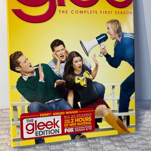 Glee - The Complete First Season - DVD Video 7-Disc Set - New, Never Opened - Picture 3 of 11